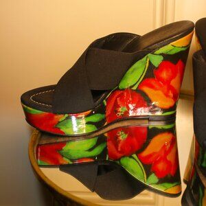 Donald Pliner Black Floral 5 Inch Wedge